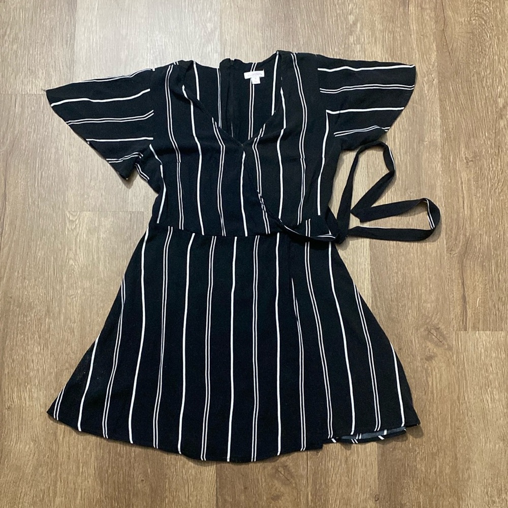 Xhiliration med black white stripe wrap dress flared sleeves